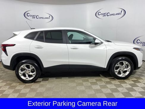 Used 2025 Chevrolet Trax LS w/ LS Convenience Package FWD image 8