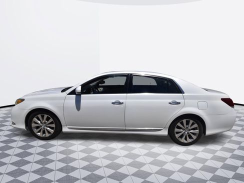Used 2011 Toyota Avalon Limited FWD image 2