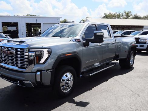Certified 2024 GMC Sierra 3500 Denali w/ Denali Reserve Package AWD/4WD image 5