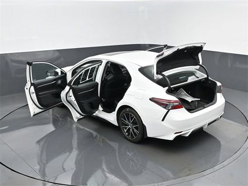 Used 2023 Toyota Camry SE w/ Cold Weather Package image 27