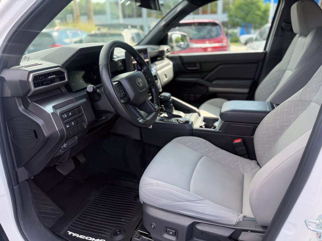 Certified 2025 Toyota Tacoma SR5 AWD/4WD image 15