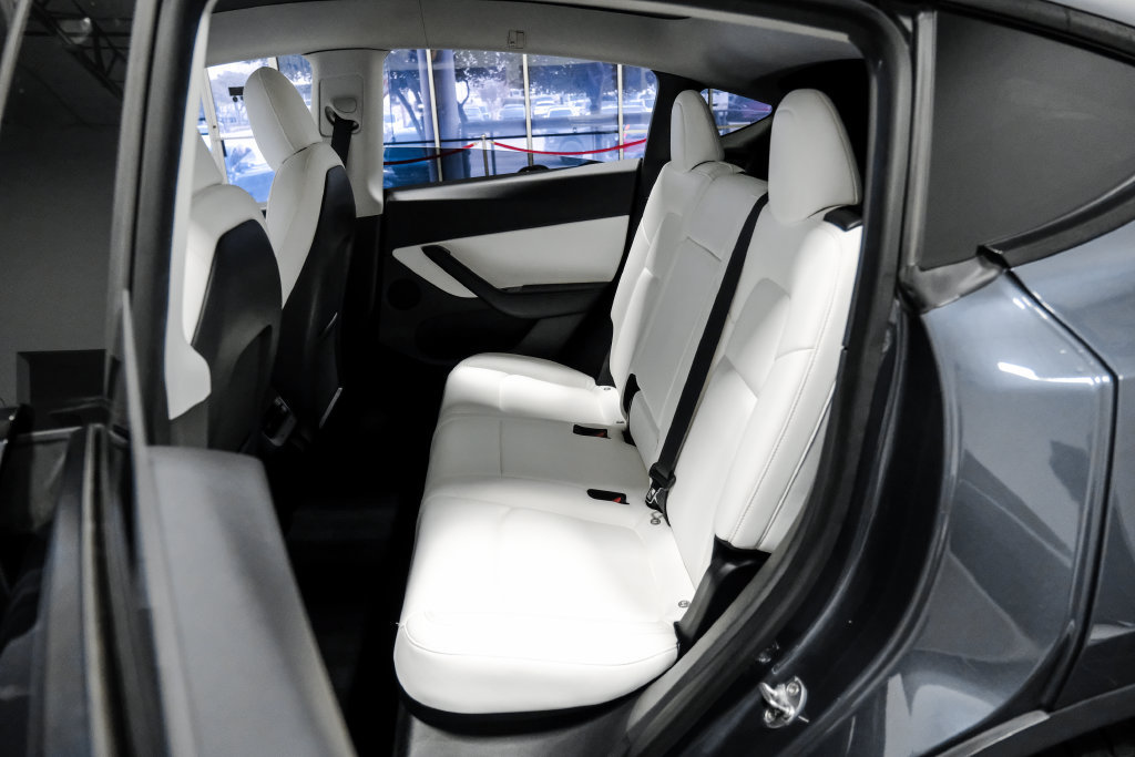 Used 2021 Tesla Model Y Long Range AWD/4WD image 43