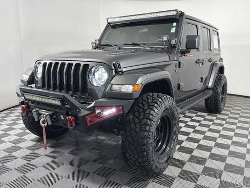 Used 2021 Jeep Wrangler Unlimited Sahara AWD/4WD image 3