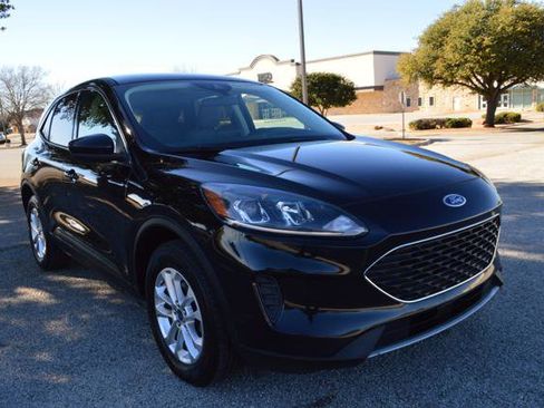 Used 2021 Ford Escape SE w/ Cold Weather Package image 2