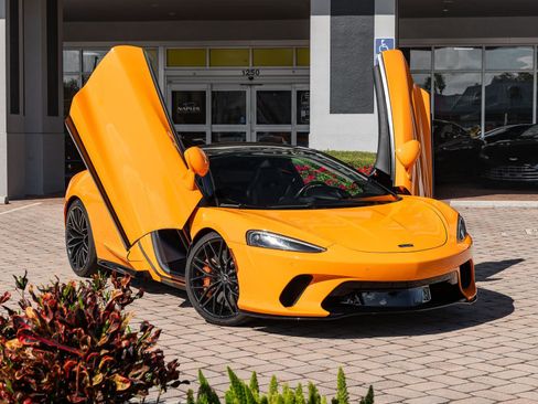 Used 2022 McLaren GT image 3