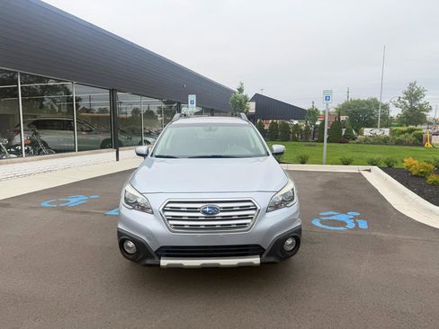 Used 2017 Subaru Outback 2.5i Limited AWD/4WD image 2