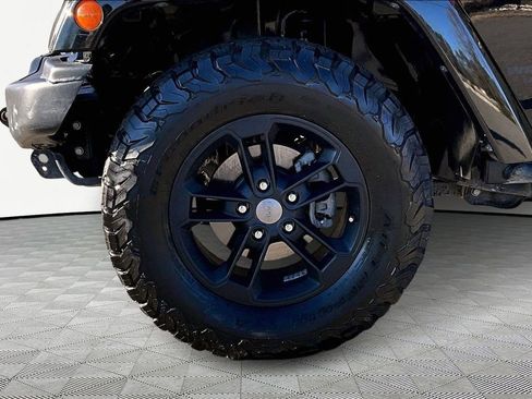 Used 2017 Jeep Wrangler Unlimited Sahara image 29