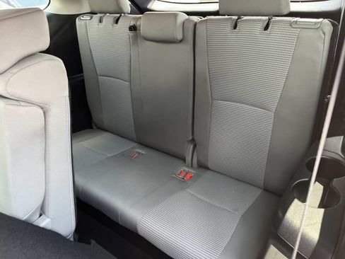 Used 2022 Toyota Highlander LE AWD/4WD image 21