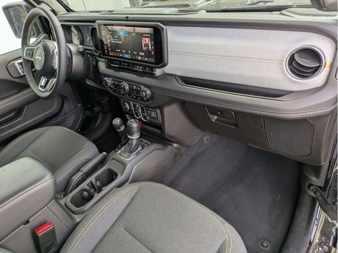 Used 2025 Jeep Wrangler Unlimited Sahara w/ Safety Group AWD/4WD image 27