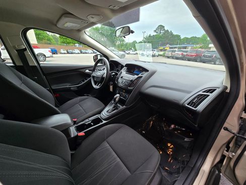 Used 2017 Ford Focus SE image 11