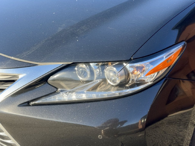 Used 2017 Lexus ES 350 w/ Ultra Luxury Package FWD image 9