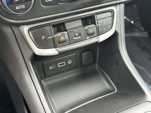 Used 2023 GMC Terrain SLE w/ Driver Convenience Package image 28