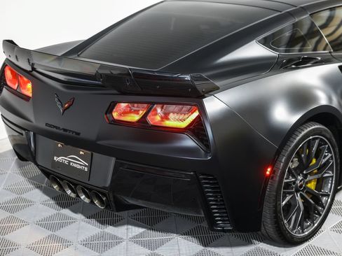 Used 2016 Chevrolet Corvette Z06 w/ 3LZ Preferred Equipment Group RWD image 10