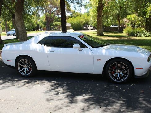 Used 2015 Dodge Challenger SRT w/ Technology Group image 58
