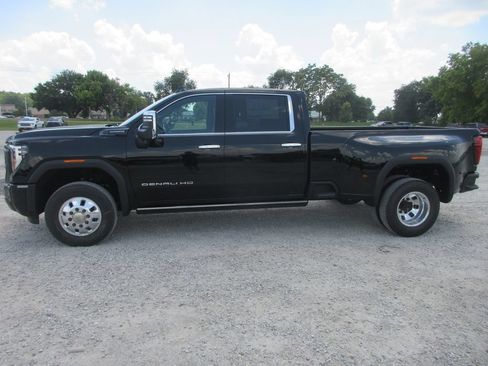 New 2026 GMC Sierra 3500 Denali Ultimate AWD/4WD image 9