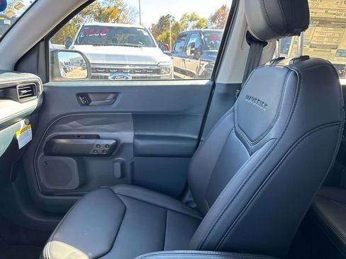 New 2025 Ford Maverick Lariat w/ Black Appearance Package image 17