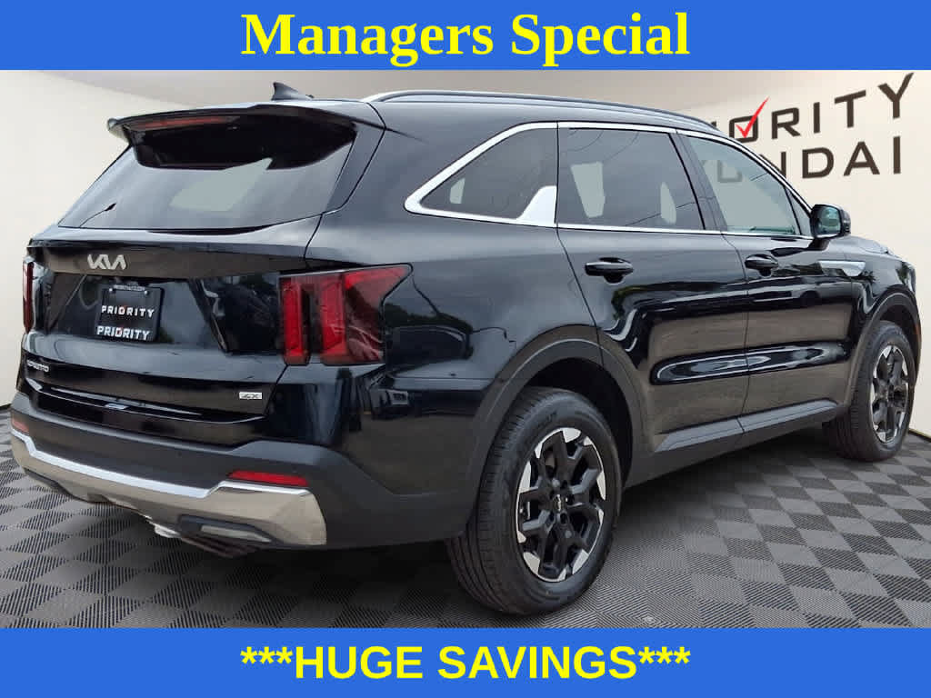 Used 2024 Kia Sorento S AWD/4WD image 4