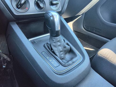 Used 2015 Volkswagen Jetta S image 18
