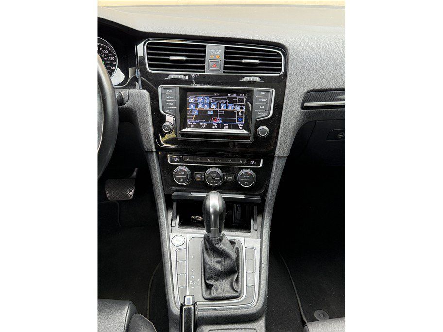 Used 2015 Volkswagen Golf S FWD image 24