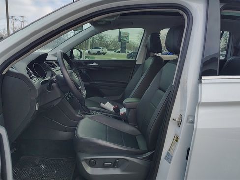 Used 2020 Volkswagen Tiguan SE w/ Panoramic Sunroof Package image 7