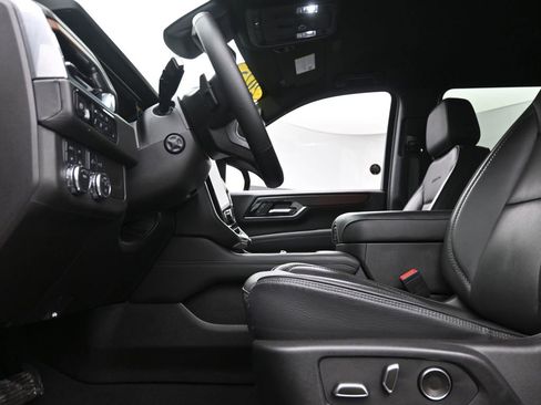 Used 2025 GMC Yukon XL Denali image 15