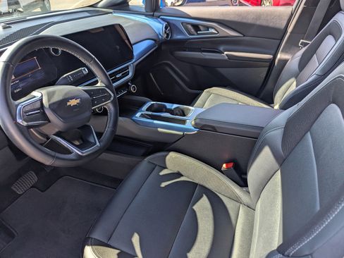 Used 2025 Chevrolet Equinox EV LT w/ Convenience Package image 9