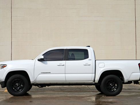 Used 2021 Toyota Tacoma SR5 RWD image 8