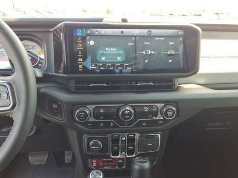 Used 2024 Jeep Gladiator Sport AWD/4WD image 10