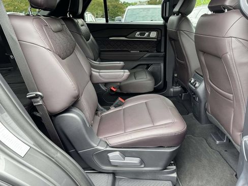 Used 2026 Ford Explorer Platinum w/ LUX Leather Package AWD/4WD image 15