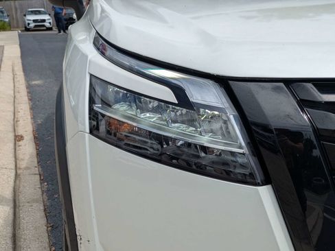 Used 2022 Nissan Pathfinder SV w/ SV Black Package FWD image 10