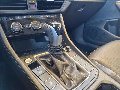 Used 2023 Volkswagen Jetta SE w/ Panoramic Sunroof Package FWD image 11