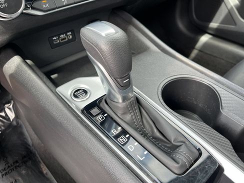 Used 2025 Nissan Altima 2.5 SV FWD image 41