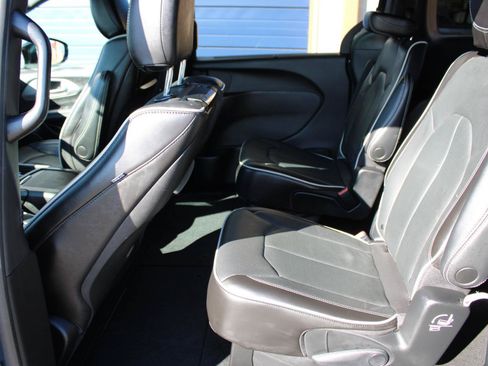 Used 2023 Chrysler Pacifica Limited w/ Uconnect Theater Family Group AWD/4WD image 45