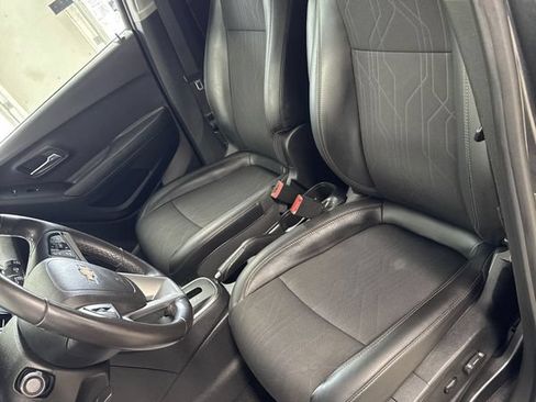 Used 2019 Chevrolet Trax LT w/ Driver Confidence Package FWD image 9
