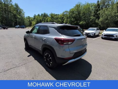 Used 2023 Chevrolet TrailBlazer LT w/ Confidence II Package AWD/4WD image 3
