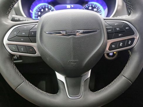 Used 2025 Chrysler Pacifica Select FWD image 35