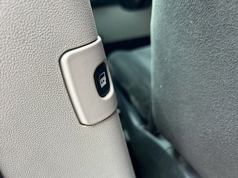 Used 2016 Dodge Grand Caravan SXT w/ Rear Park Assist Package FWD image 38