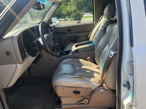 Used 2004 Chevrolet Tahoe LS w/ Preferred Equipment Group AWD/4WD image 7