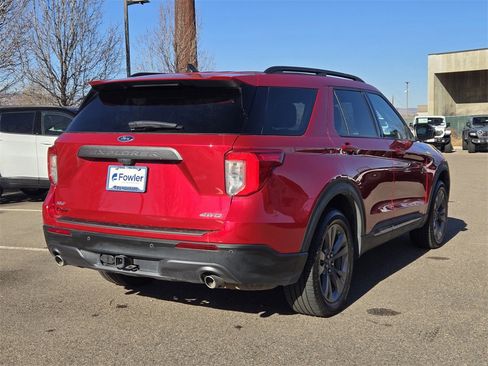 Used 2022 Ford Explorer XLT w/ Equipment Group 202A image 3