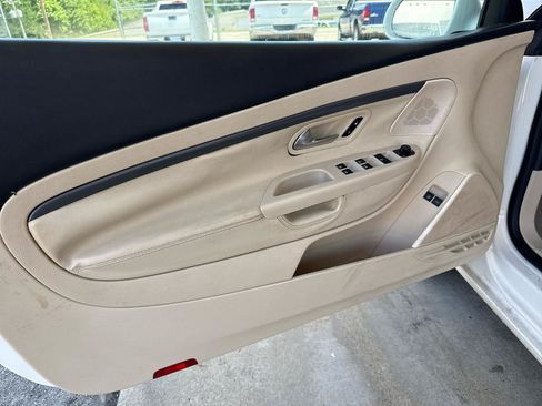 Used 2008 Volkswagen Eos FWD image 14