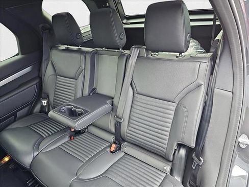 New 2025 Land Rover Discovery Dynamic SE image 16