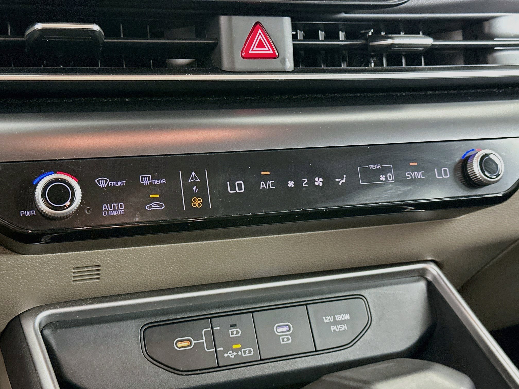 Used 2026 Kia Carnival FWD image 24