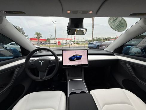 Used 2024 Tesla Model Y Long Range AWD/4WD image 24