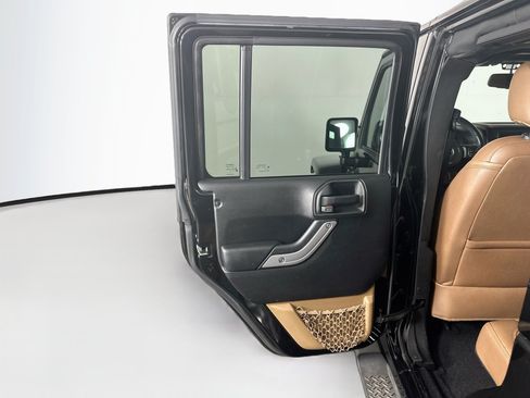 Used 2017 Jeep Wrangler Unlimited Sahara w/ Connectivity Group AWD/4WD image 23