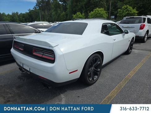 Used 2022 Dodge Challenger R/T RWD image 5