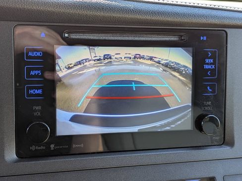 Used 2017 Toyota Sienna XLE FWD image 23