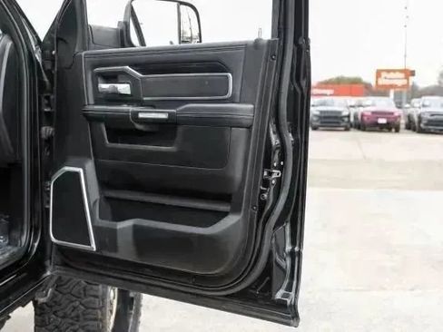 Used 2019 RAM 2500 Laramie w/ Black Appearance Package AWD/4WD image 42