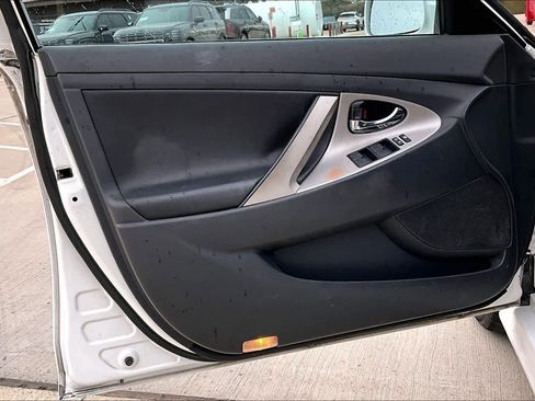 Used 2010 Toyota Camry SE image 19