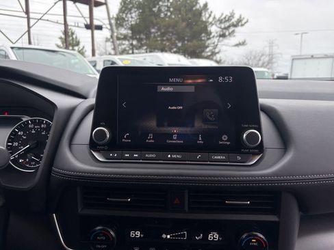 Used 2025 Nissan Rogue SV image 19