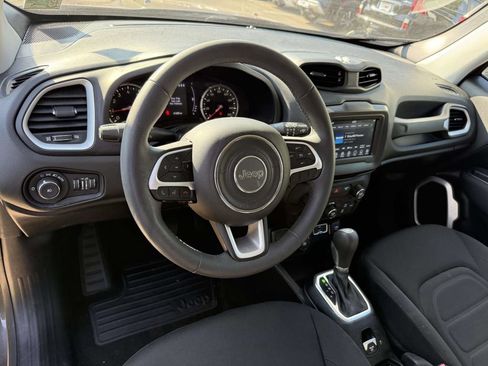 Used 2019 Jeep Renegade Latitude AWD/4WD image 2